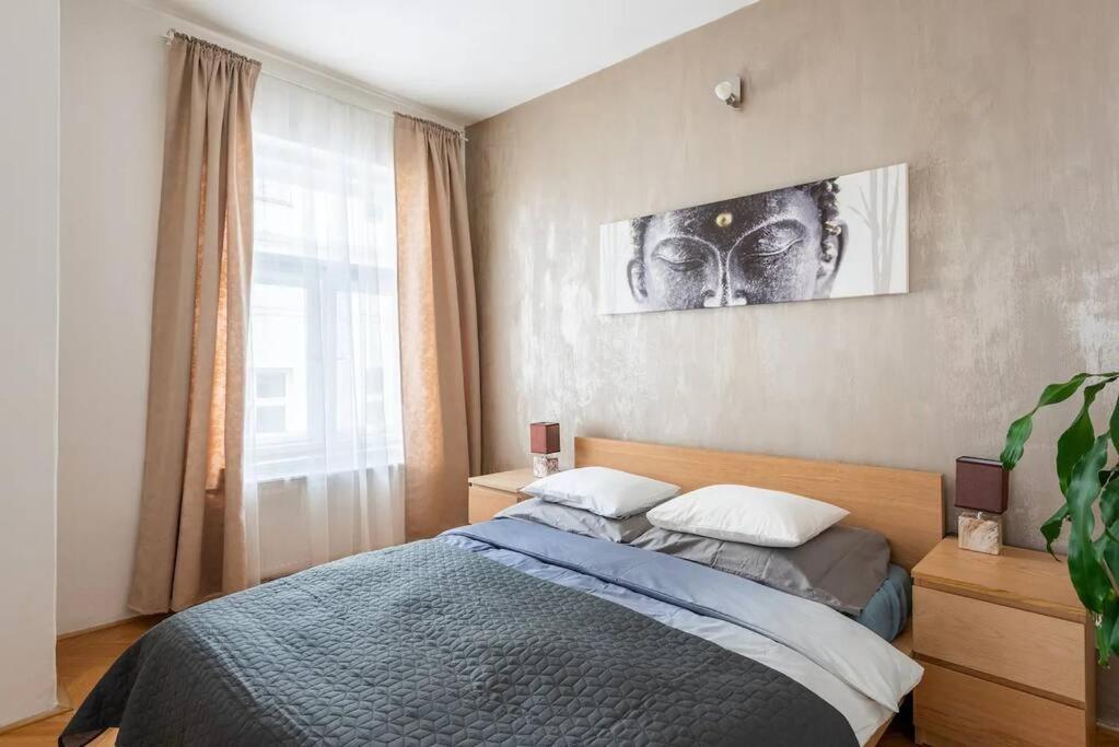 2 Bedrooms Apt Near Wenceslas Sq Prague Exterior photo